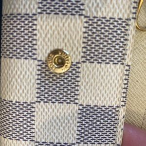 Louis Vuitton 6 key holder